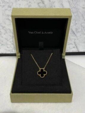 ❤️Authentic❤️Van Cleef & Arpels Vintage Alhambra 18K Gold Necklace